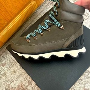 NEW IN BOX SOREL KINETIC CONQUEST BOOT SZ 8 ALPINE TUNDRA WATERPROOF INSULATED